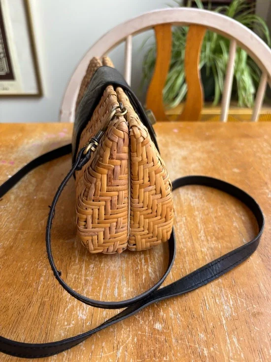 Kelly & Katie Woven Straw Crossbody Clutch with Black Leather Trim and crossbody - Picture 3 of 9
